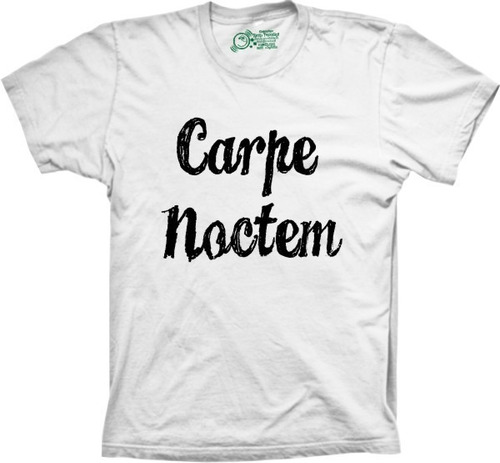Camiseta Plus Size Carpe Noctem - Latin - Odes