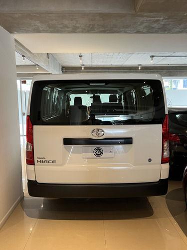 Toyota Hiace 2.8 Tdi Furgón 6at L1h1 3a 4p