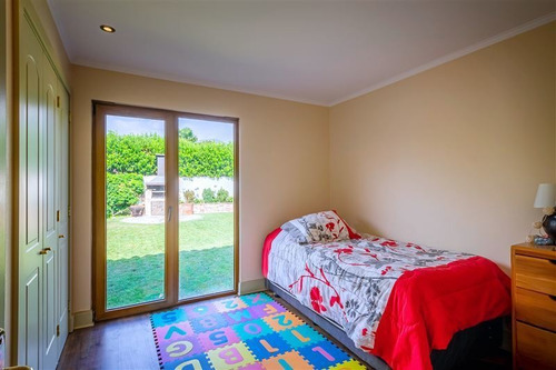 Casa En Venta De 4 Dorm. En Colina