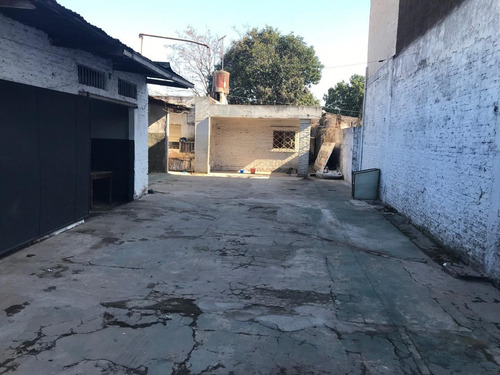 Imagen 7 de 15 de Venta - Local/galpon Con Playon Vehiculira - Balbin 5820