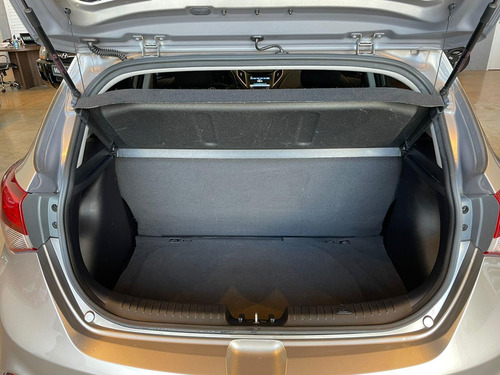 Imagem 8 de 11 de Hyundai Hb20x Style 1.6 (aut) Flex Automático