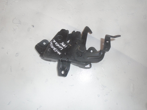 Vendo Cerradura De Tapa De Motor De Mitsubishi Lancer,  1995