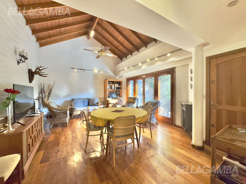Casa Venta En Vicente López 7 Ambientes Jardín