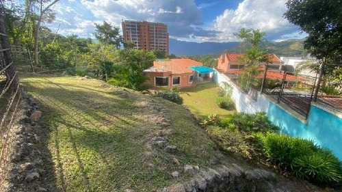 Josefina Toledo: Casa En Venta En Altos De Guataparo, 792m², Bellas Y Amplias Áreas Verdes, Planta 100% , Alta Seguridad, 269250