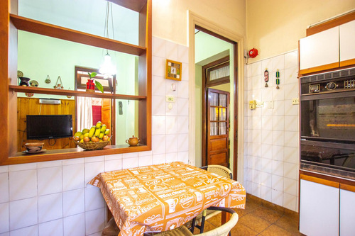Imagen 5 de 30 de Casa 6 Ambientes Y Medio En Venta En Caseros Centro