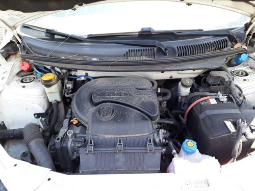 Imagem 6 de 8 de Sucata Fiat Gran Siena 2015 1.4 Flex - Rs Auto Peças