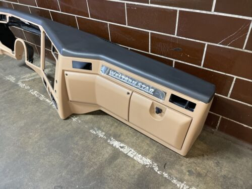 New *oem*freightliner M2 A18-71375-304 Ws Phan Dash Lhd Bby