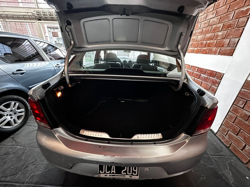 Volkswagen Voyage 1.6 Comfortline Plus 101cv