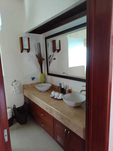 Villa De Lujo En Venta Pegada A La Playa, Kovay Gardens