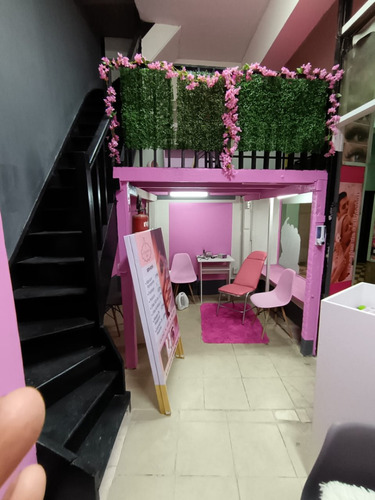 Local Dos Niveles / Uñas, Masajes Y Belleza / A Pasos Metro