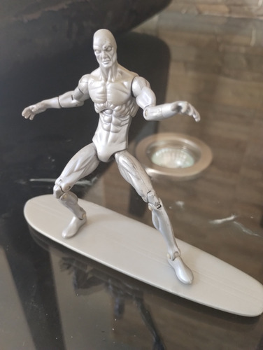 Figura Silver Surfer Super Articulado Tamaño Universe (Usado)