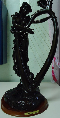 Escultura Dama Con Arpa  En Porcelana  Marca Miro