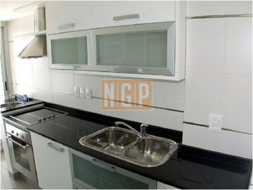 Departamento En Punta Del Este, Torre Cuenta Con Todos Los Servicios.-ref:5923