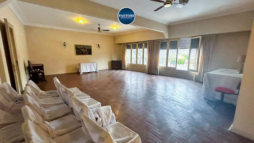 Venta En Block De Vivienda + Local En San Isidro