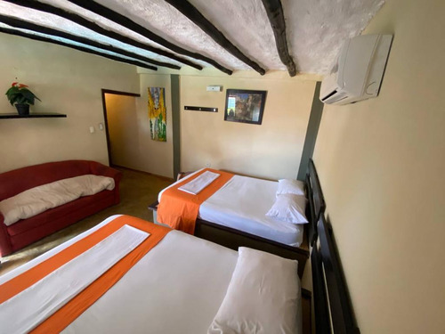 Se Vende Posada En El Sector El Tuque Con Comodas Cabañas 100% Equipado, Caney, Piscina, Bellos Jardines, A 5 Minutos Del Pueblo De Tucacas