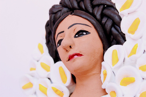 Imagen 4 de 4 de Escultura Vendedora De Flores. Aripo