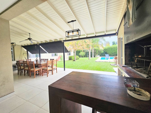Venta Casa 6 Ambientes La Cesarina Pileta Climatiz