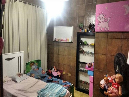 Imagem 17 de 25 de Linda Casa Toda Isolada Em Terreno 10x30 Com Churrasqueira 01 Suíte Garagem Para 04 Carros Próximo A Ponto De Ônibus Mercado Extra Padaria Farmácia Escolas Pública E Particulares Como M Nascimento E
