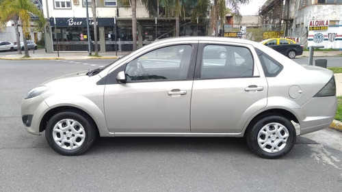 Ford Fiesta Max Ambiente