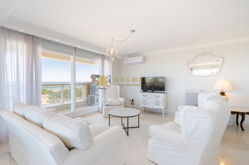 Apartamento De Tres Dormitorios Y Servicio En Alquiler Le Jardin- Ref: 4042
