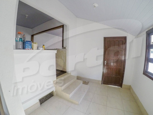 Casa Com 126,72 M² De Área Construída, Contendo 3 Dormitórios, Sala De Estar E Jantar, Banheiro Social, Cozinha, Área De Serviço, Deposito, Varanda E 1 Vaga De Garagem.terreno Escriturado, Contendo Á