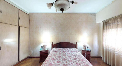 Casa Venta 3 Dormitorios 2 Baños 1 Terraza 2 Cocheras 165mts 2 Totales - La Plata