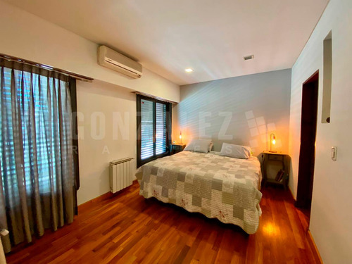 Casa 5 Amb En Barrio Uno - Con Piscina