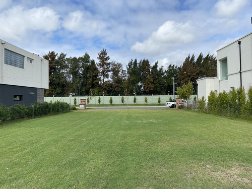 Lote En Venta En El Barrio Los Carpinchos, Nordelta. Tigre.