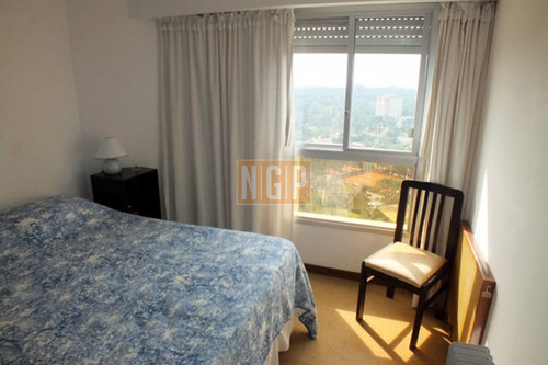 Apartamento En Lindisima Zona A Pasos De Punta Shopping - Ref: 4931