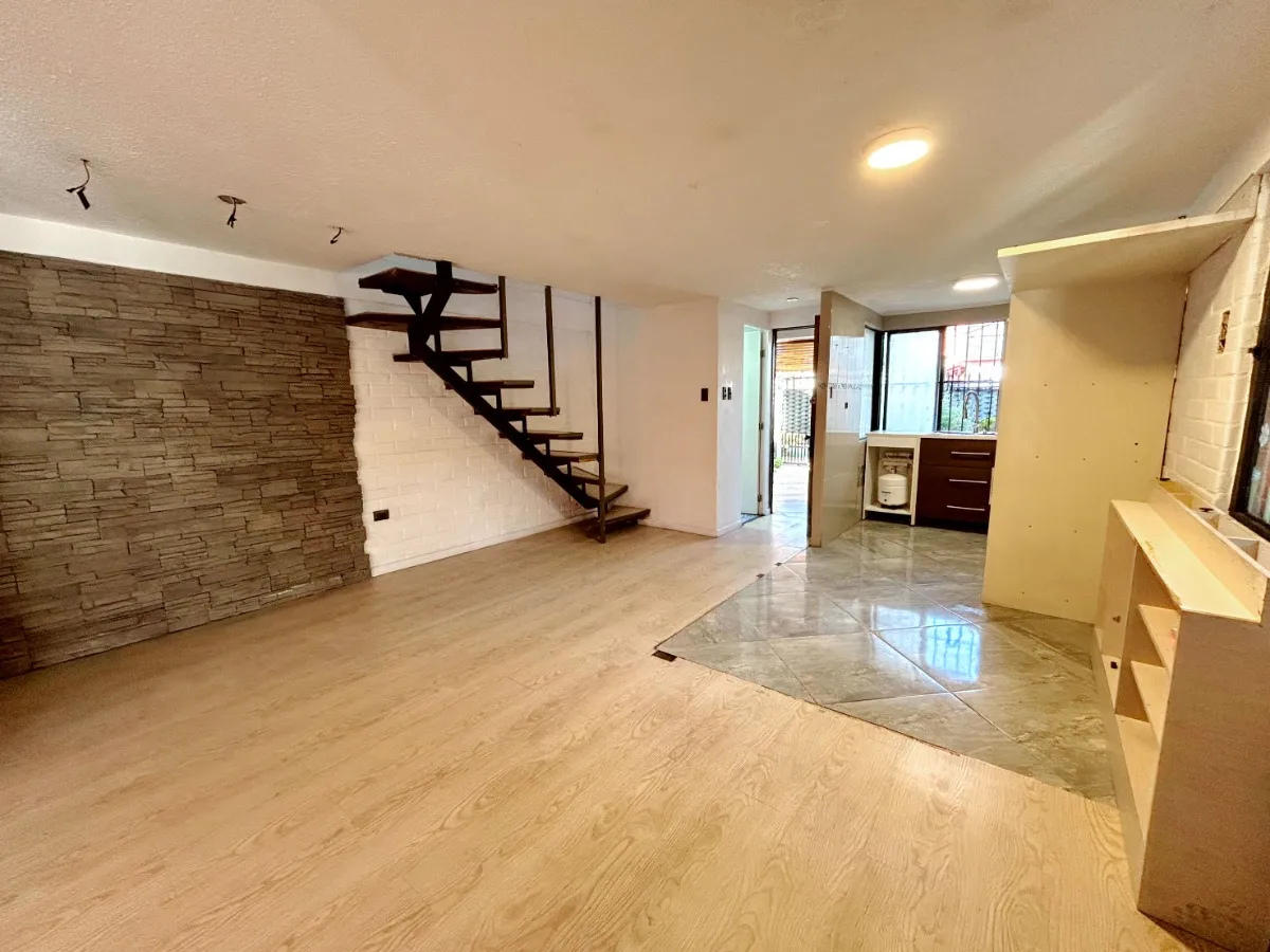 Imagen 3 de 18 de Casa Esquina Con Garagen Maipu De 2 Pisos En Arriendo 3d+2b
