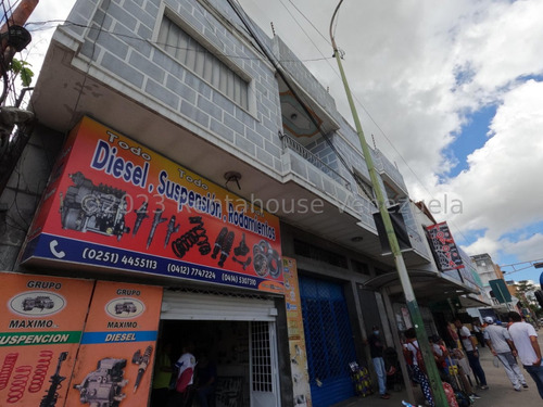 En Venta Amplio Edificio Compuesto Por Dos Locales En ´planta Baja, Mariaboraure, Ideal Para Desempeñar Cualquier Tipo De Negocio, Amplia Terraza, Ascensor, Ubicado A Pie De Calle En Zona Comercial.