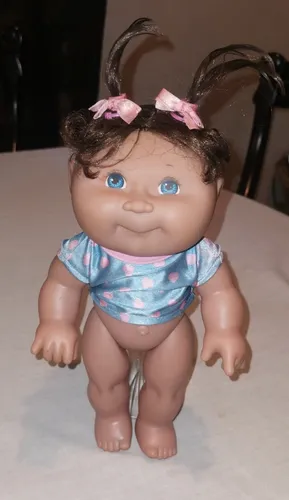 Muñeca crece pelo sale