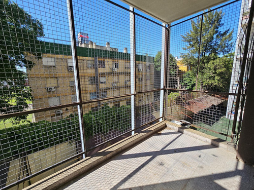 Departamento De 4 Ambientes Con Cochera Descubierta En Venta! Apto Crédito!