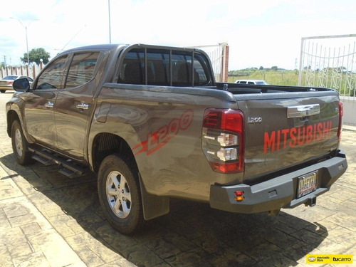 Imagen 4 de 15 de Mitsubishi L200 4x4 - Sincrónica
