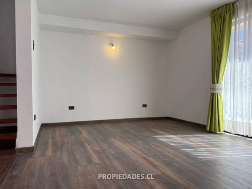 Casa Impecable En Venta En Maipú, 3 Dormitorios Y 2 Baños.