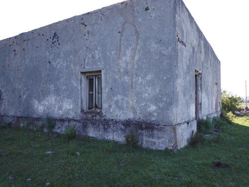 Campo De 110 Hectáreas, Con Arroyo, Buen Acceso