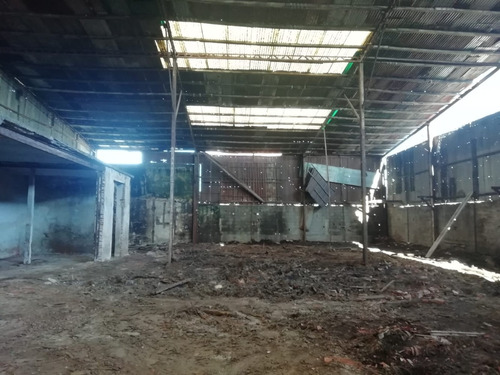 Maroñas: Local 1.512 M2* Bazzano 4013 Y Gral. Flores