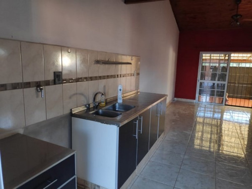 Imagen 7 de 15 de Casa En Venta 2 Dorm B° Giovinazo