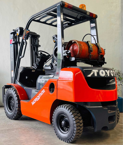 Imagen 7 de 8 de Autoelevador Toyota Nafta 2tn 2000hs