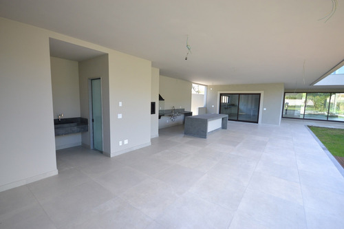 Casa De Condomínio À Venda Na Avenida Das Américas, Barra Da Tijuca, Rio De Janeiro - Rj - Liv-3411