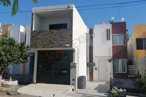 Imagen 5 de 25 de Casa Duplex En Las Bugambilias 3er Sector Totalmente Remodelada Excelentes Acabados 3 Recamaras Lista Para Habitar, Amplia Sala Comedor Concepto Abierto