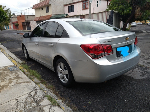 Imagen 2 de 12 de Chevrolet Cruze 2010 1.8 A Ls Aa Cd Mp3 R-16 At