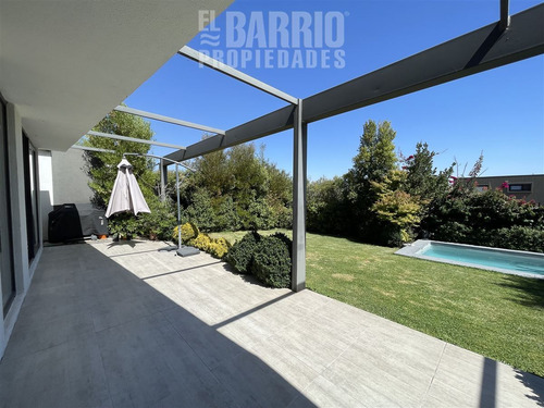 Casa En Venta De 3 Dorm. En Chamisero, Chicureo