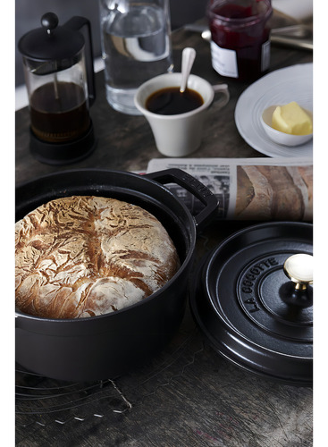 Olla Cocotte Hierro Fundido 22 Cm/2.60 Lts Redonda Staub Color Negro