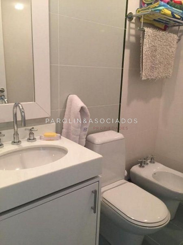 Departamento De 2 Dormitorios En Torre Aquarela, Mansa, Punta Del Este-ref:745