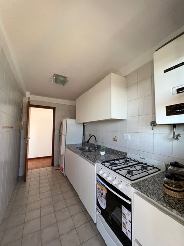Imagen 6 de 10 de Departamento 2 Ambientes Con Cochera!! Oportunidad!!