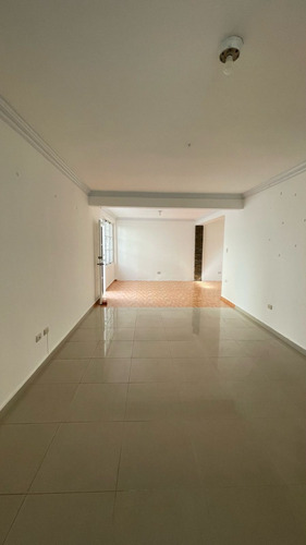 Alquilo Local Comercial 1er Nivel En El Galá, Próximo A La John F. Kennedy Con Núñez