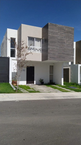 Preciosa Casa En Zona Cañadas Del Lago, El Manantial, 3 Reca