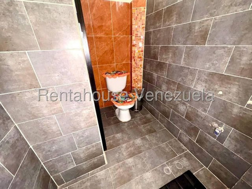 Casa En Venta Don Pepe Ubicado En Cabudare, Codigo 2 5 1 6 1 0 4, Mildred, Te Presento Esta Moderna Y Encantadora Casa Duplex En Conjunto Cerrado. Este Hogar Ofrece Un Ambiente De Comodidad Y Estilo