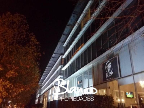 Oficina En Edificio De Categoría En Pilar - Paralelo 50